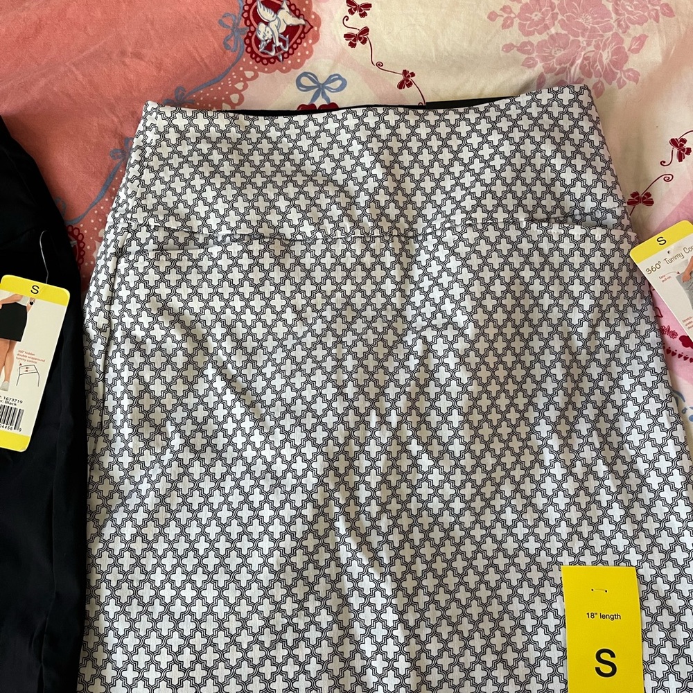 BUNDLE! 2 tennis skirts with pockets - Picture 6 of 9